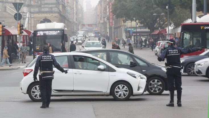Multe, maxi aumenti in vista al passo con l'inflazione. I consumatori chiedono al governo di bloccarli