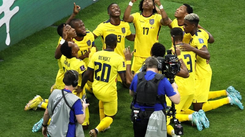 La prima &egrave; dell'Ecuador: Qatar battuto 2-0. Doppietta di Valencia, lo stadio si svuota | <a href="https://puntoitalia.online/sport/calcio/esteri/2022/11/20/news/valencia_ecuador_chi_e_capocannoniere_mondiali-375398352/" fck_savedurl=""><strong>L'attaccante che finse un malore per sfuggire all'arresto</strong></a><strong> | </strong><a href="https://puntoitalia.online/sport/calcio/esteri/2022/11/21/news/mondiali_qatar_2022_akram_hassan_afif_qatar-375439342/" fck_savedurl="">Provaci ancora Afif</a><strong><br /></strong>