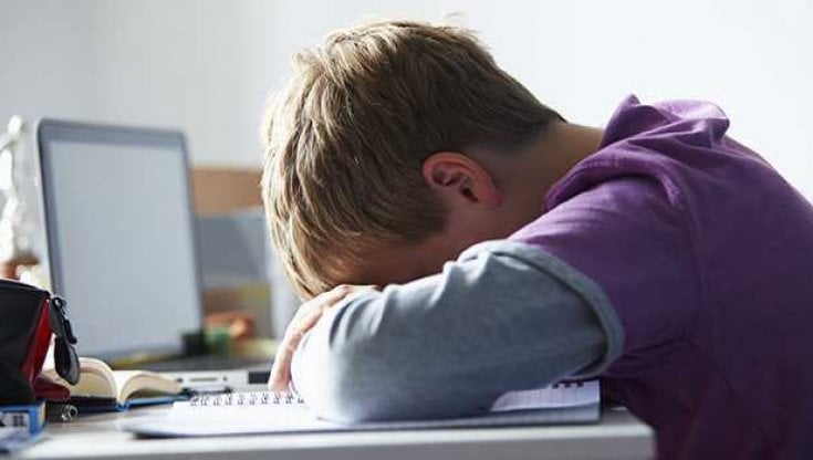 Abusi sull’infanzia, nei primi 10 mesi del 2022 segnalata quasi una molestia al giorno, una media di 23 al mese, sia online che offline