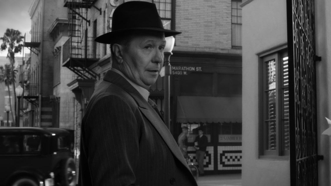 Gary Oldman in una scena di 'Mank'