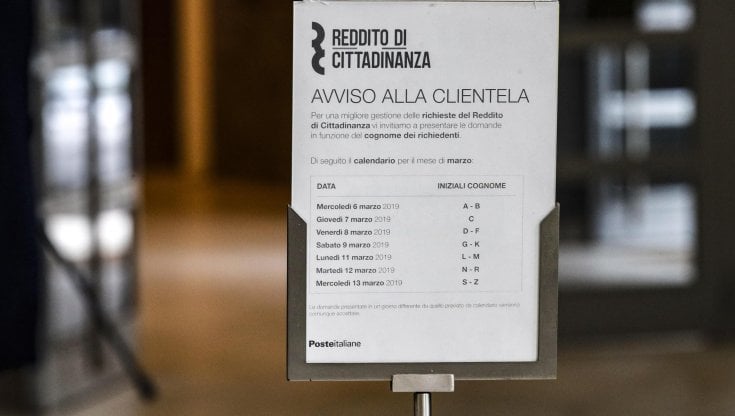 Reddito di cittadinanza, Valditara boccia chi lascia gli studi: "È immorale, leviamogli il sussidio"