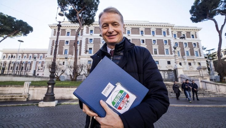 Malan, ancora polemica per le parole contro i gay. Il leghista Freni: "E' malafede o ignoranza, mi sono venute le bolle"