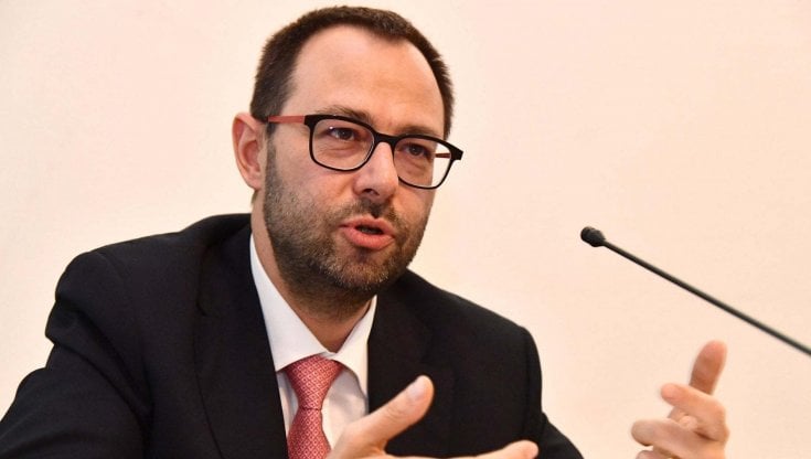 Patuanelli (M5S): "Così creano gli esodati del reddito di cittadinanza. L'opposizione si fa insieme"