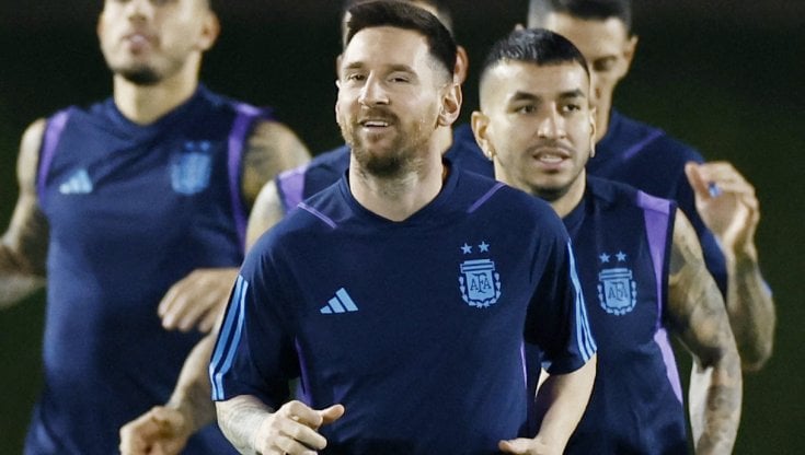 Lionel Messi guida il gruppo in allenamento