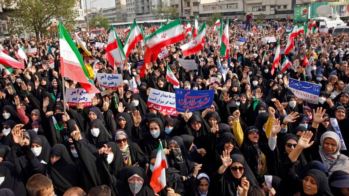 Iran, storia dei giovani ribelli che protestano per le donne. E insieme