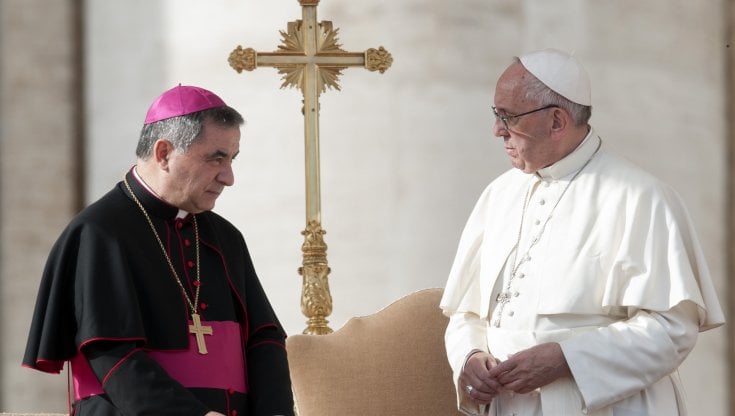 Scandalo in Vaticano, Becciu registrava le telefonate del Papa 