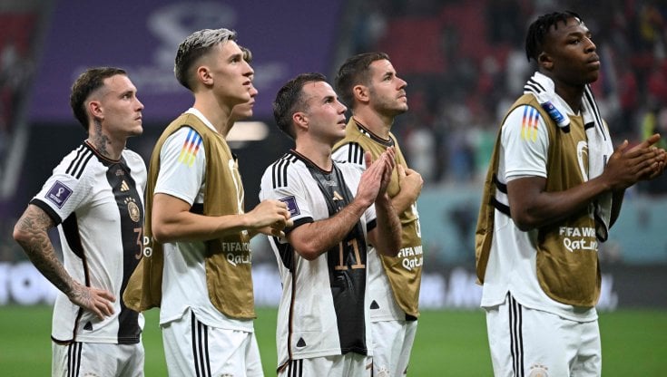 Il saluto dei giocatori tedeschi ai tifosi