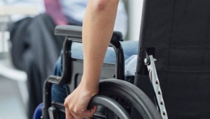Disabilità, italiani sempre più sensibili sui temi delle barriere architettoniche, dei parcheggi, del lavoro