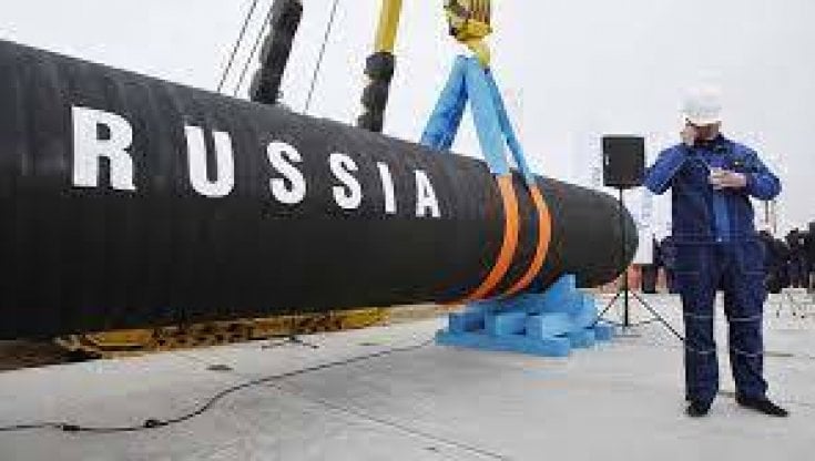 Petrolio: la Ue mette un tetto al prezzo, ma la Russia si organizza con una flotta "ombra" 