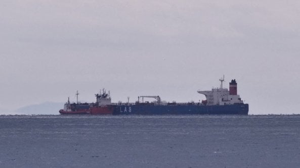 Petrolio: la Ue mette un tetto al prezzo, ma la Russia si organizza con una flotta “ombra”