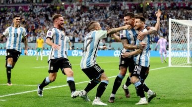 Messi trascina l'Argentina: il 2-1 all'Australia vale i quarti | <a href="https://puntoitalia.online/sport/calcio/2022/12/03/news/mondiali_olanda_usa_risultato-377340336/" class="Articolo"><strong><span class="Articolo">Ora la sfida all'Olanda</span></strong><span class="Articolo">, che ha battuto 3-1 gli Usa</span></a> | <a href="https://puntoitalia.online/sport/calcio/2022/12/03/news/mondiali_qatar_2022_dumfries_gol_assist_olanda_usa_31-377346060/" class="Articolo"><strong>Dumfries, </strong>il giocatore totale di van Gaal</a>