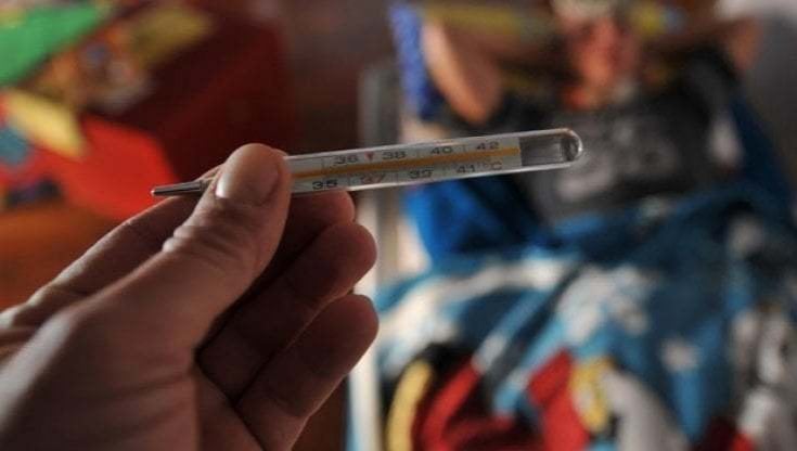 L'influenza arrivata dall'Australia riempie già gli ospedali. Ecco i sintomi: febbre, dolori e tosse secca 