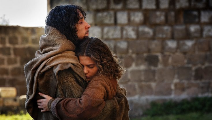 Andrea Carpenzano (Francesco) e Margherita Mazzucco (Chiara) nel film Chiara di Susanna Nicchiarelli