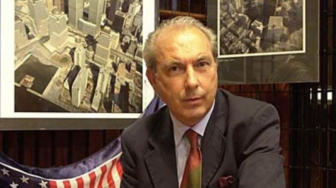 Enzo Pifferi &egrave; giornalista e fotografo di libri illustrati