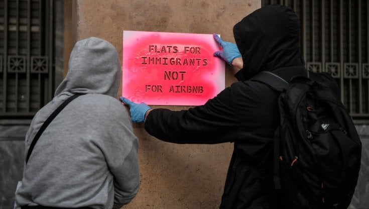 &ldquo;Appartamenti per migranti, non Airbnb&rdquo;: &egrave; la protesta nel centro di Atene&nbsp;(Getty images)