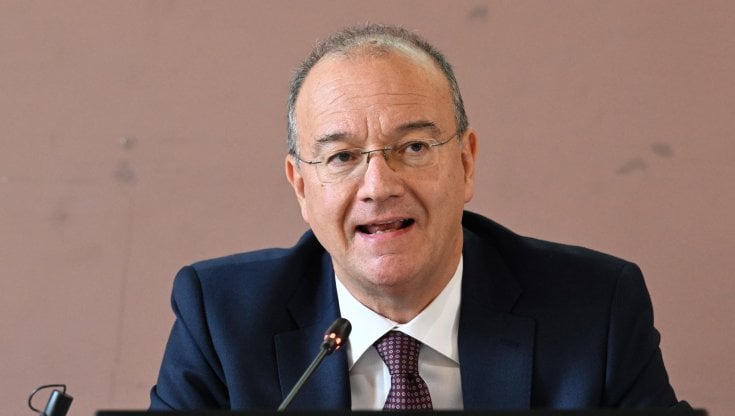 Il piano del ministro Valditara: "2,3 miliardi per mettere in sicurezza le scuole" 