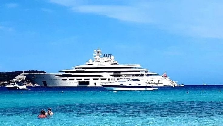 Sardegna, risolto il mistero dello yacht sequestrato all'oligarca russo Mazepin: scovato in Tunisia