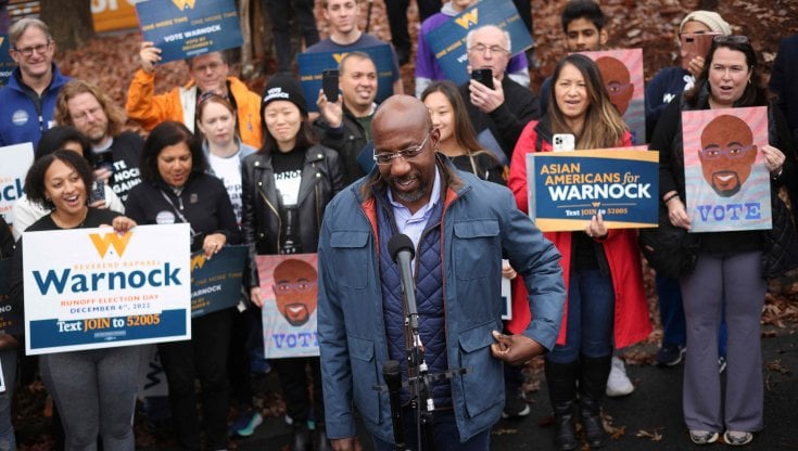 Raphael Warnock tra i suoi sostenitori