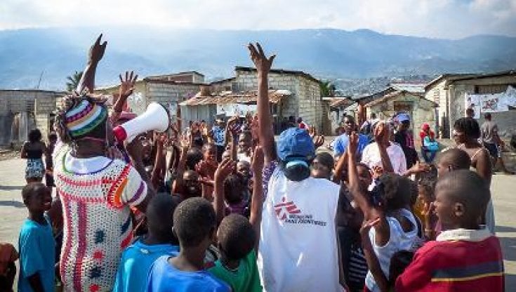 Haiti, il colera dilaga ed è l'ennesimo colpo su un'isola condannata all'inferno, devastata dalla corruzione e dalle violenze delle bande armate 