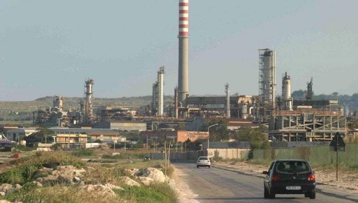 La raffineria Isab-Lukoil di Priolo
