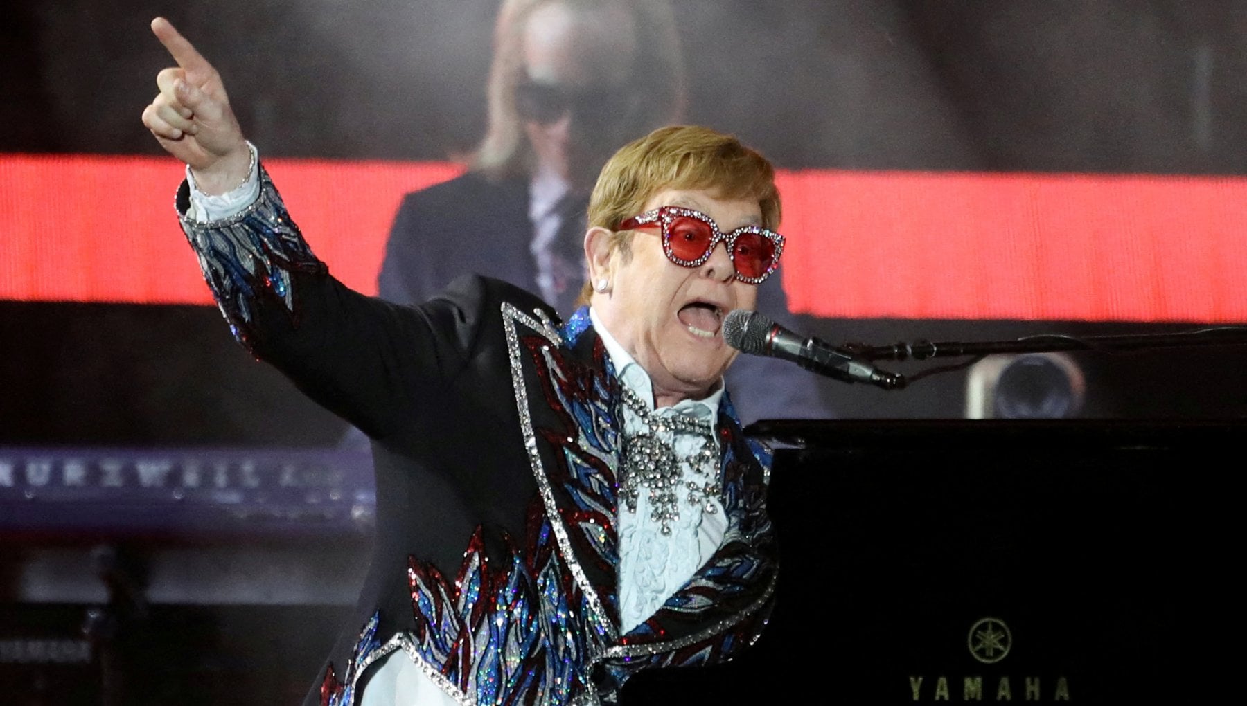 Elton John lascia Twitter: "Disinformazione senza controllo" - la ...