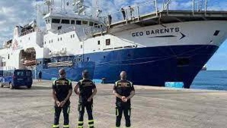 La Germania accoglie i migranti e l'Italia riapre i porti alle Ong