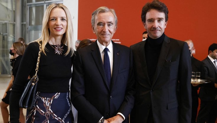 Il patron di Lvmh Bernard Arnault, al centro, con i figli Delphine e Antoine, dirigenti del gruppo