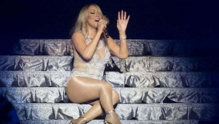 Mariah Carey e il suo tormentone eterno: 'All I want for Christmas is you' torna in cima alle classifiche