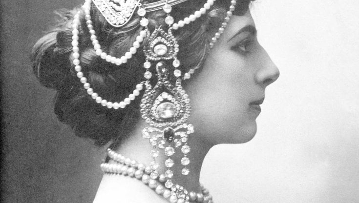 La danzatrice e agente segreto olandese Mata Hari