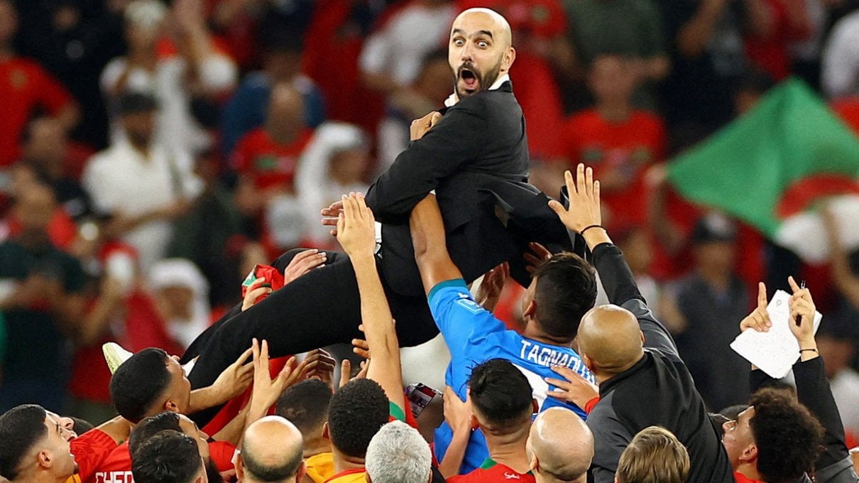 L'unica regola di Regragui, il ct difensivista che ha cambiato il Marocco | <a href="https://puntoitalia.online/sport/calcio/2022/12/10/news/marocco_mondiali_calcio_regragui-378463022/" class="Articolo">"Siamo in missione per conto di Allah"</a> 