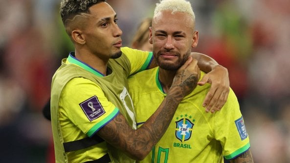 Brasile, Neymar pubblica le chat segrete con i compagni di squadra. "Rodrygo, ti insegner&ograve; a battere i rigori"