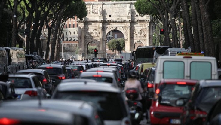 Scioperi contro la manovra, una settimana di agitazioni per Cgil e Uil: il culmine venerdì 16 dicembre