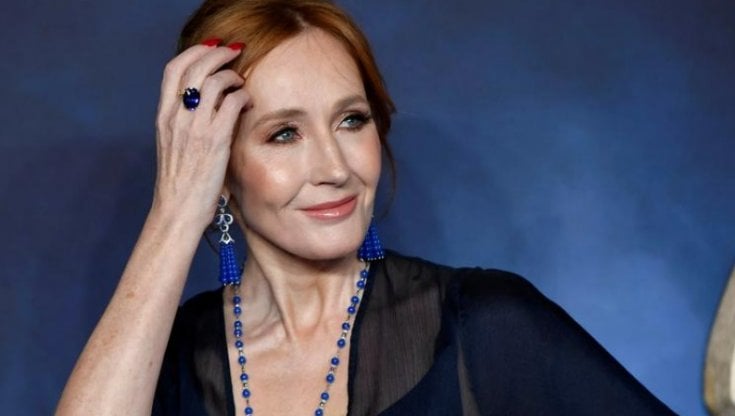 Jk Rowling contro Sturgeon sulla nuova legge sul cambiamento di genere scozzese: “Distruggi i diritti delle donne”