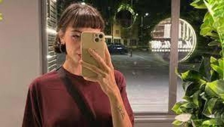 Aspirante modella fuori dallo staff di Gardaland per le foto sexy su Onlyfans