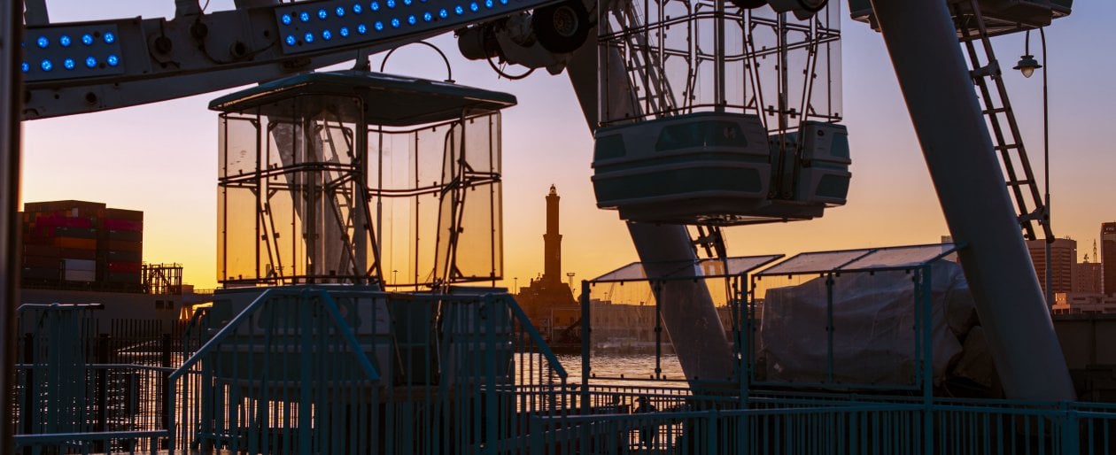 Genova. Tramonto invernale sul Porto Antico