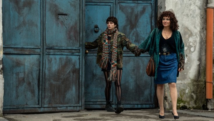 Giordana Marengo e Valeria Golino in una scena di La vita bugiarda degli adulti, dal 4 gennaio su Netflix.