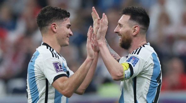 Alvarez, l'attaccante che batte i record in silenzio. "A Messi dico di cercarmi, io in area ci sono sempre