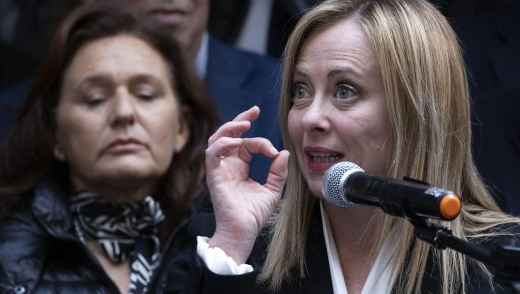 Da "fuori dall'euro" agli "usurai dell'Ue": tutti gli attacchi di Meloni a Bruxelles