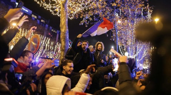 Francia-Marocco, la notte pi&ugrave; lunga di Parigi diventa una festa