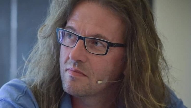 Padova: don Luca Favarin, il prete dei migranti, in rotta con la diocesi: "Lascio il sacerdozio"