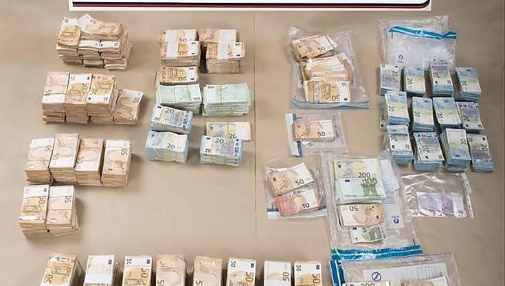 La corruzione e l’amore si fanno in due. Questione morale, regina delle frasi fatte 