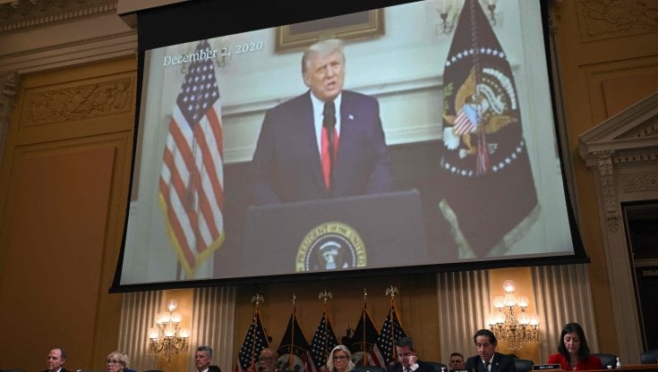 Usa, la Commissione per l'assalto del 6 gennaio voterà per perseguire Trump per tre capi di imputazione