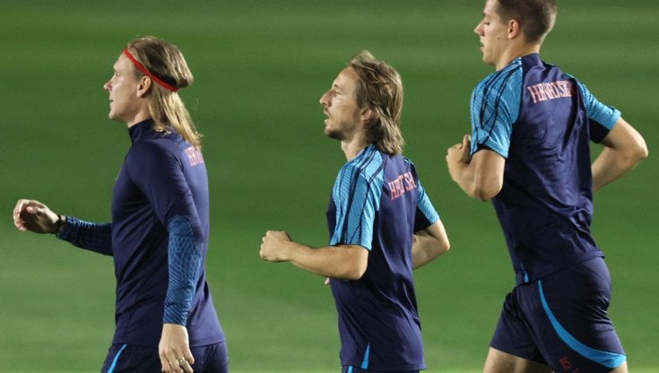 Modric (al centro) in allenamento