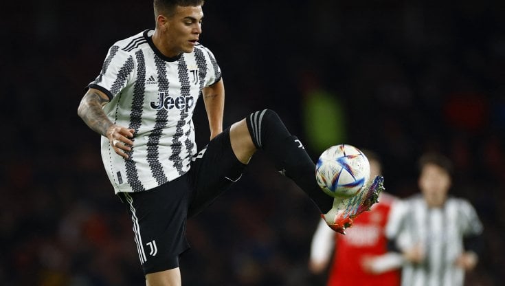 Enzo Barrenechea in azione contro l'Arsenal