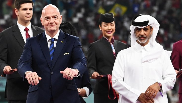 Il presidente della Fifa Infantino con il presidente della fercalcio del Qatar 