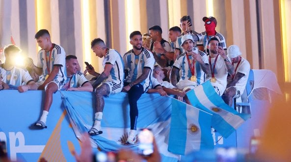 In una finale meravigliosa Achille raggiunge la tartaruga