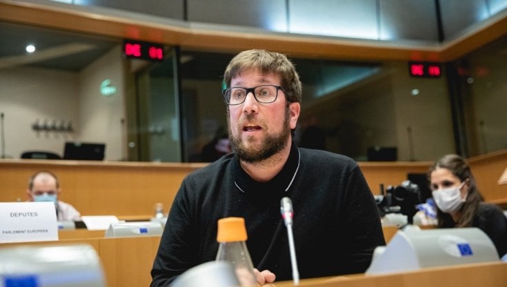 Corruzione Ue, l'eurodeputato spagnolo Urbán: "Quando Cozzolino, per fare un favore al Marocco, indicò ai socialisti di votare con l'estrema destra"