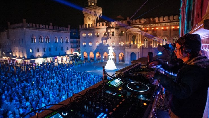 Da Torino a Palermo, la festa torna in piazza ma a Milano sarà Capodanno di austerity
