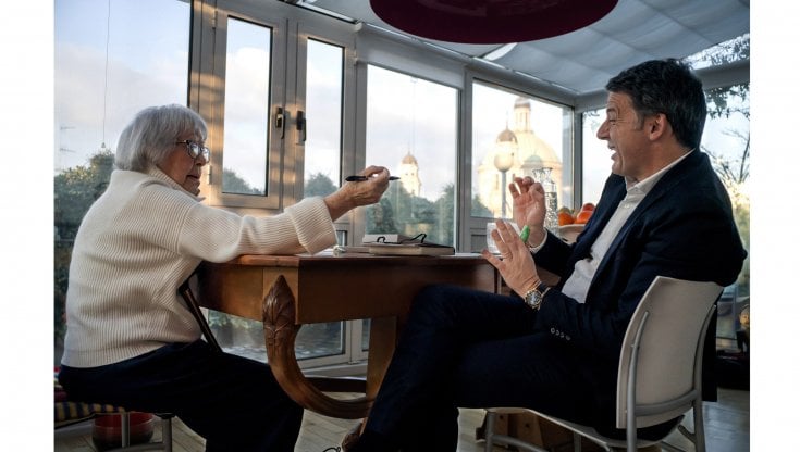 Natalia Aspesi e Matteo Renzi durante l&rsquo;intervista per il Venerd&igrave; (Nicola Marfisi / Agf)&nbsp;