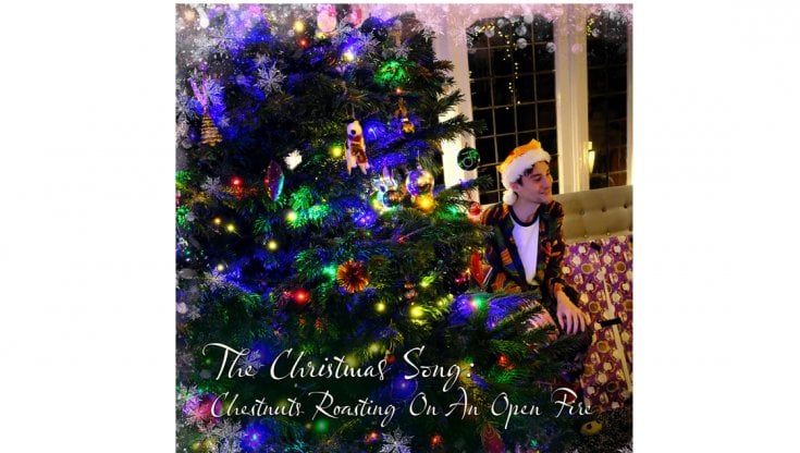 La copertina del singolo di Jacob Collier The Christmas Song (Chestnuts Roasting on an Open Fire), 2020